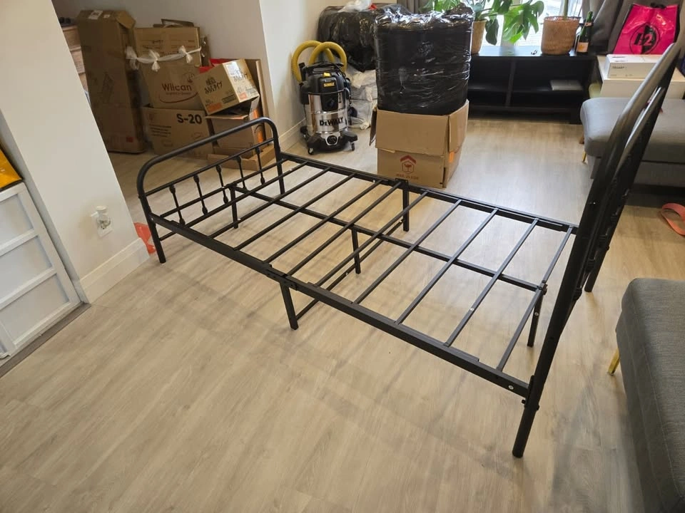 Single Twin Bedframe Excellent condition - photo 2