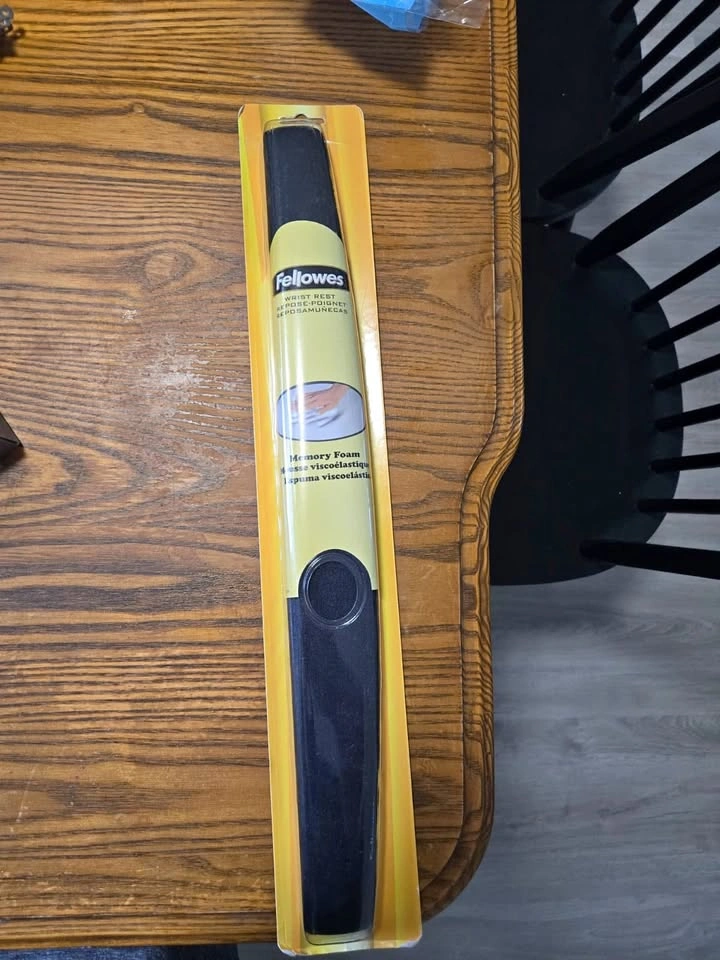 Fellowes Wrist Rest Memory Foam (Brand New)