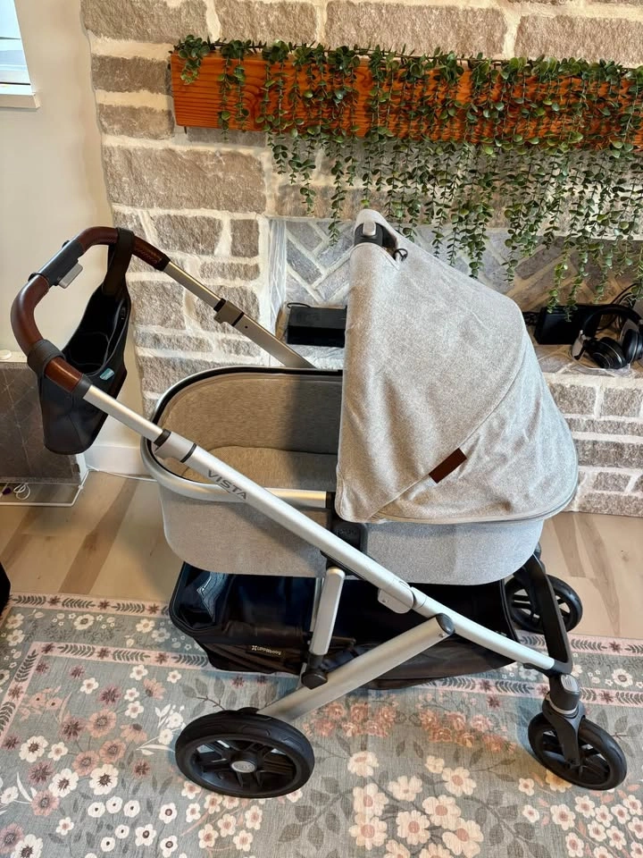 UPPAbaby Vista 2020 Stroller + Bassinet + Extras - photo 3