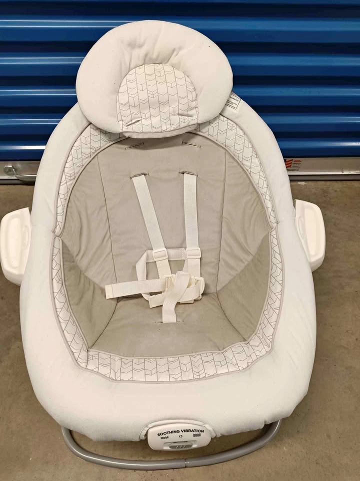Graco baby bouncer with soothing vibration