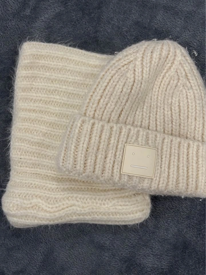 Hats and Scarves for $5 - photo 3