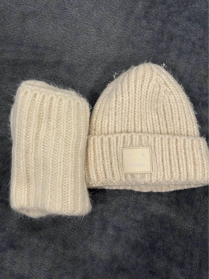 Hats and Scarves for $5 - photo 4