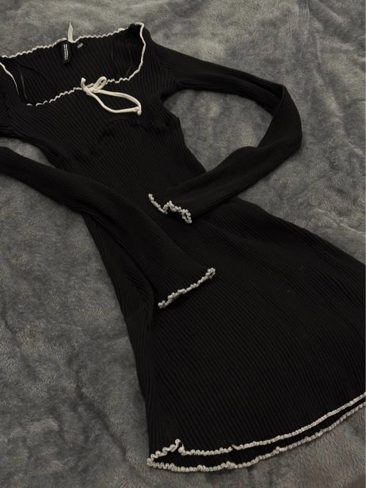 Black dress with ruffles - photo 5