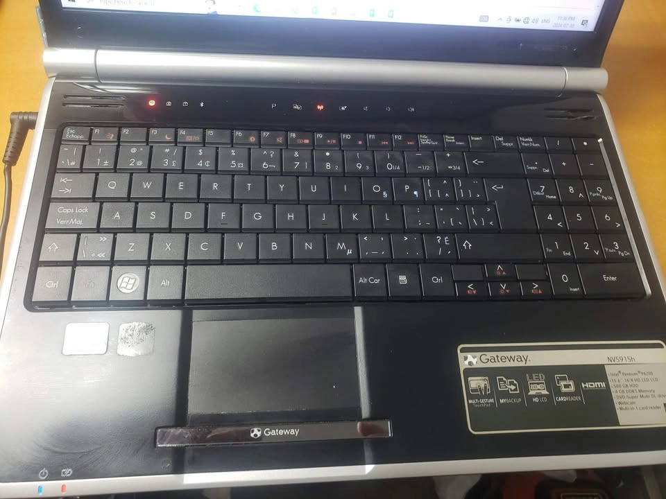 Gateway Laptop with Windows 10 - photo 2