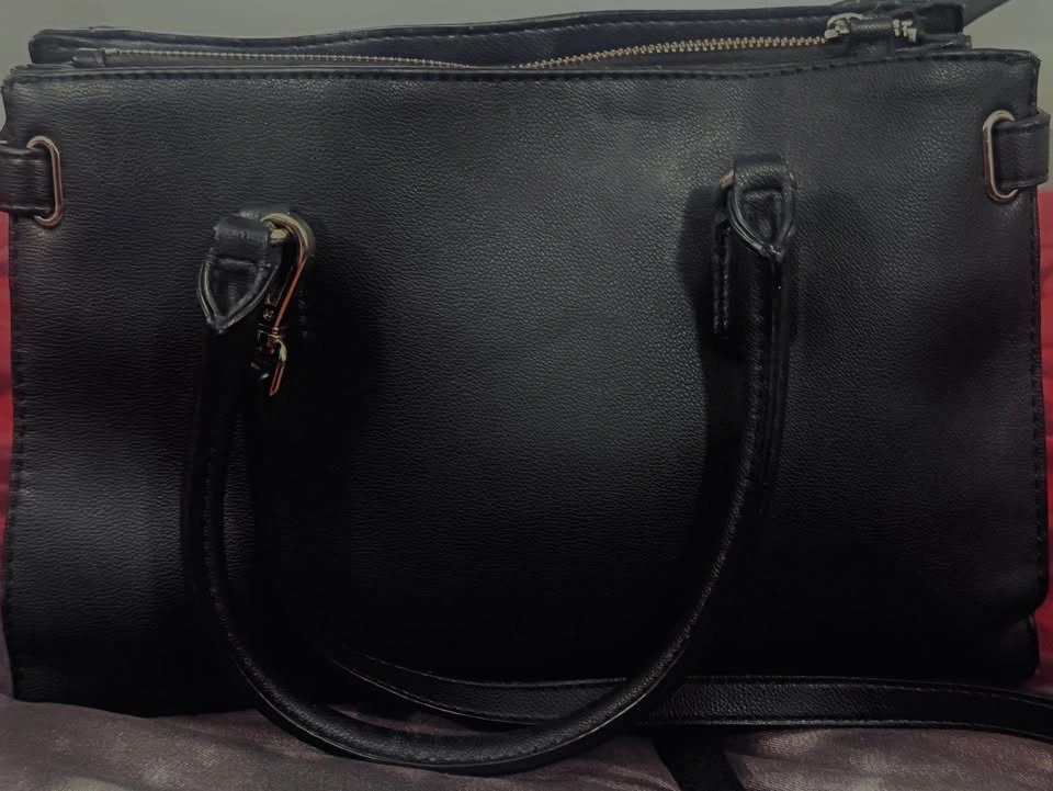 GUESS Quilted Handbag – Like New! - photo 2