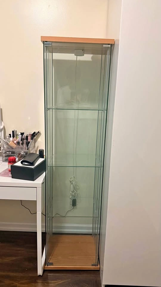 Glass display cabinet