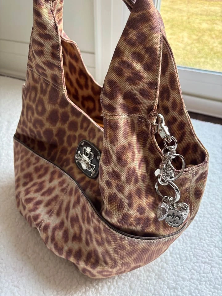 Kathy Van Zeeland RARE Vintage Y2K Leopard Hobo Bag w/ Heart Cha - photo 3