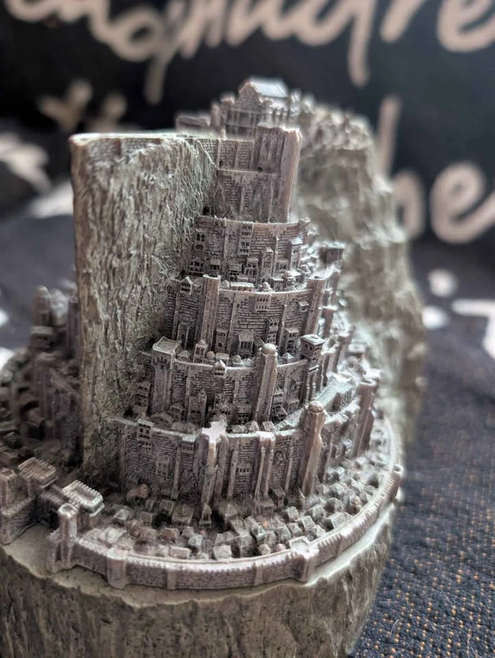 Lord of the Rings Figurine with Secret Storage - photo 2
