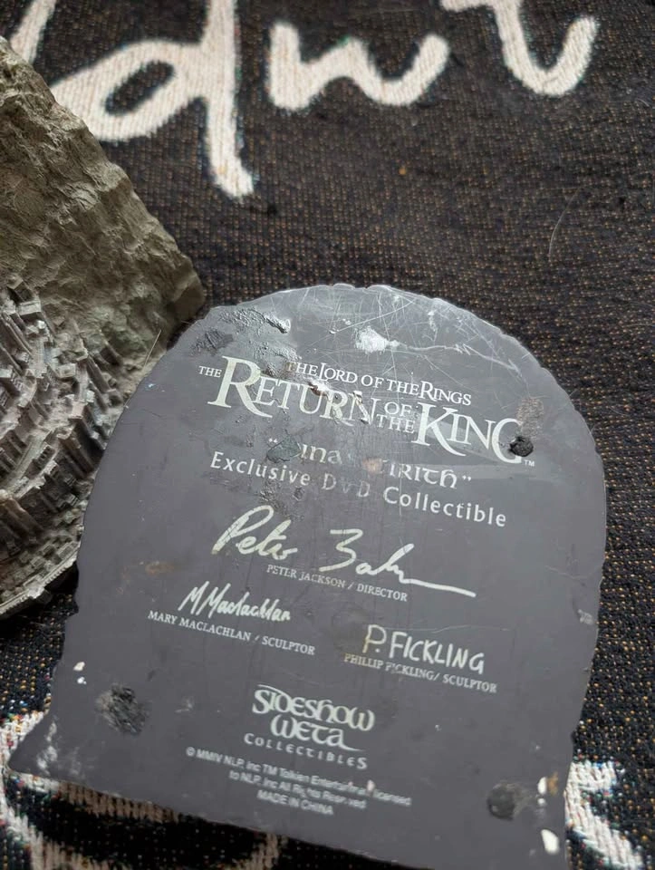 Lord of the Rings Figurine with Secret Storage - photo 4