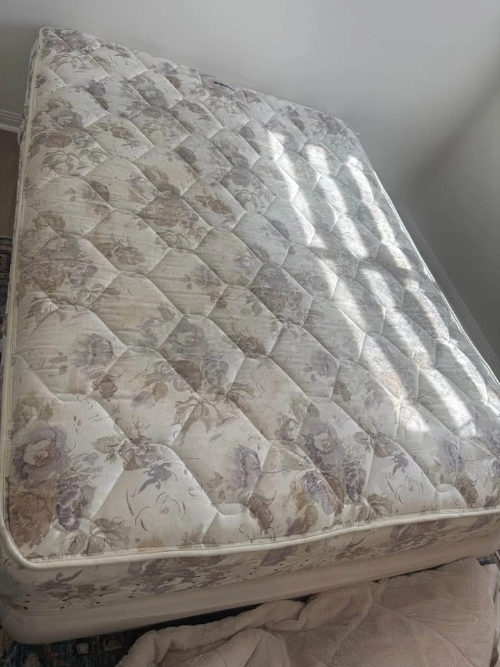 Queen Size Mattress - photo 2