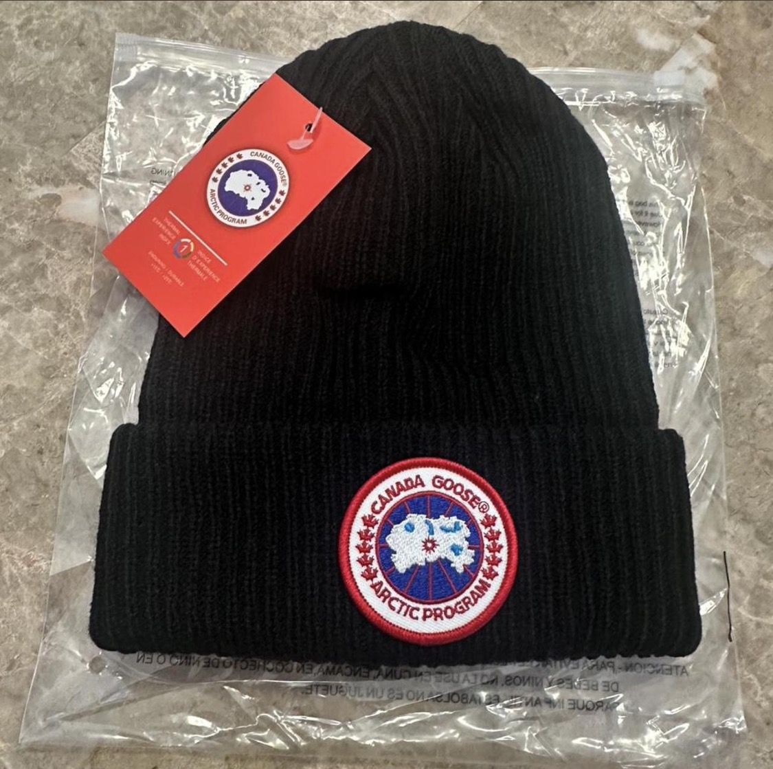 Canada Goose Beanie - photo 3