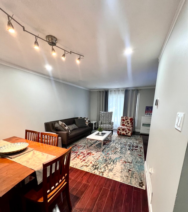 Beautiful Furnished Rooms for Rent – Female Only | Whitby - photo 3