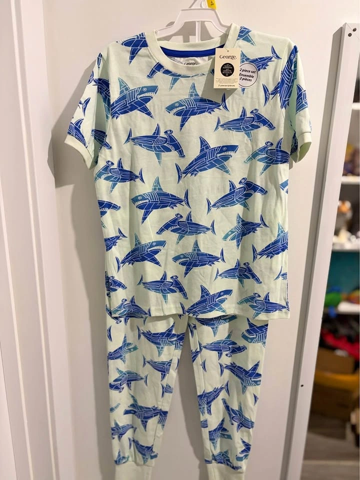 George Boys' Two Piece Pajama Set Size XL/L/M