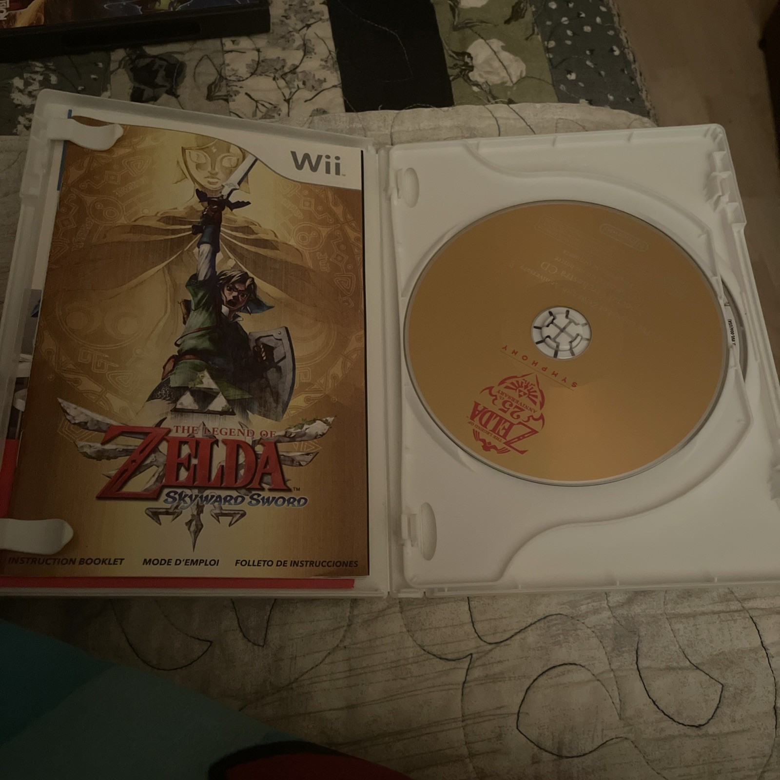 The Legend of Zelda: Skyward Sword (Wii) CIB With CD - photo 2