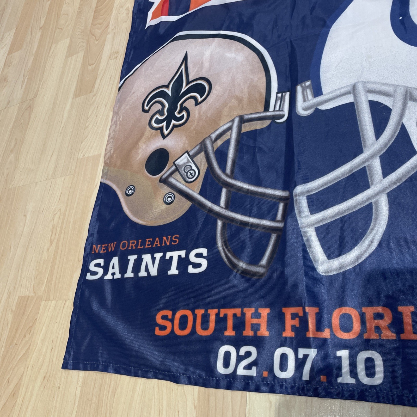 Super Bowl XLIV Saints Vs Colts VERTICAL FLAG 34 X28 Winmark - photo 4