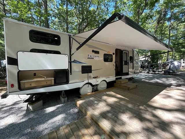 2019 Coachmen Freedom Express Travel Trailer - photo 2