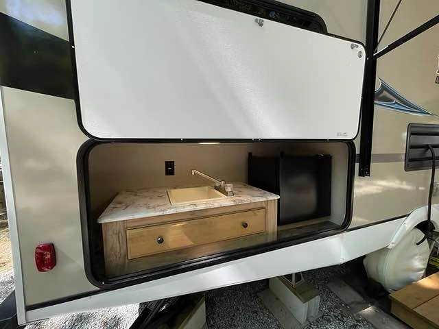 2019 Coachmen Freedom Express Travel Trailer - photo 5