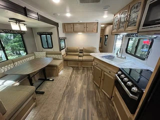 2019 Coachmen Freedom Express 275BHS Travel Trailer - photo 2