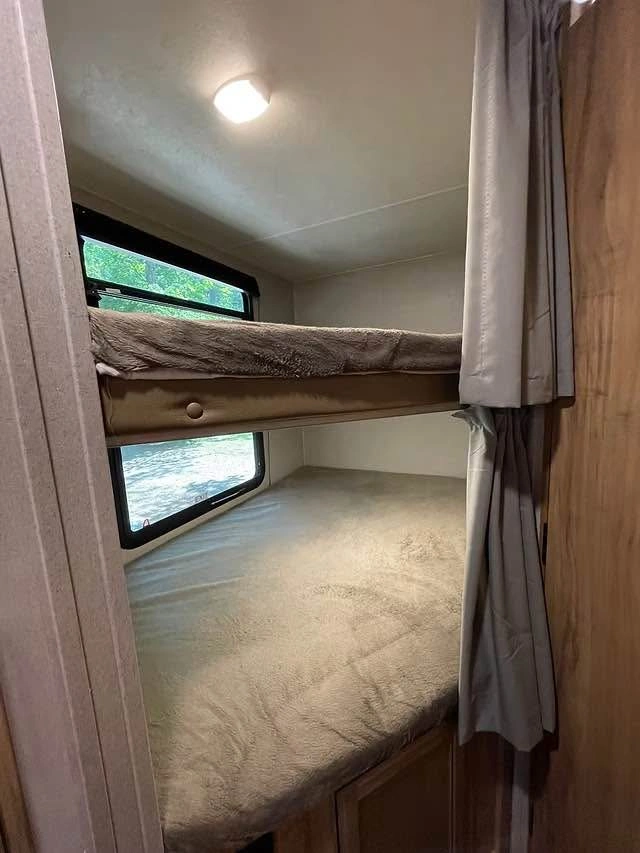 2019 Coachmen Freedom Express 275BHS Travel Trailer - photo 5