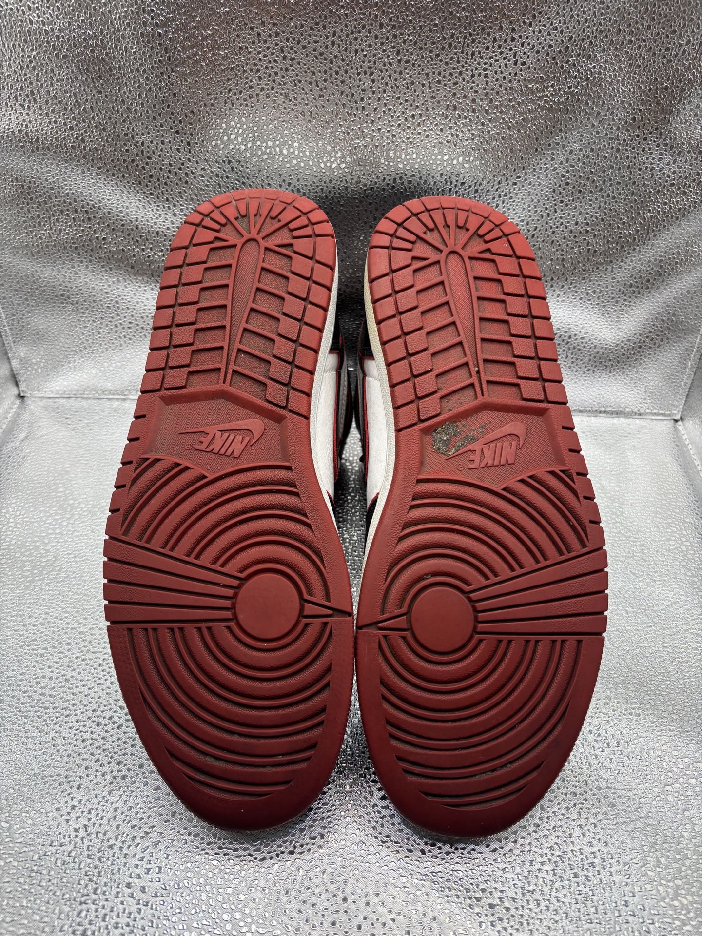 Air Jordan 1 High Bloodline - photo 3