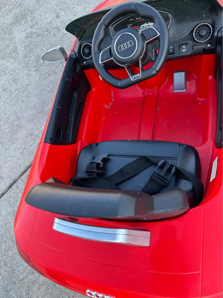 Audi Electric Ride On Car kids - photo 3