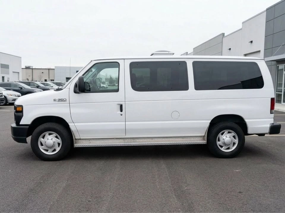 2008 Ford E-350 Super Duty Van - photo 3