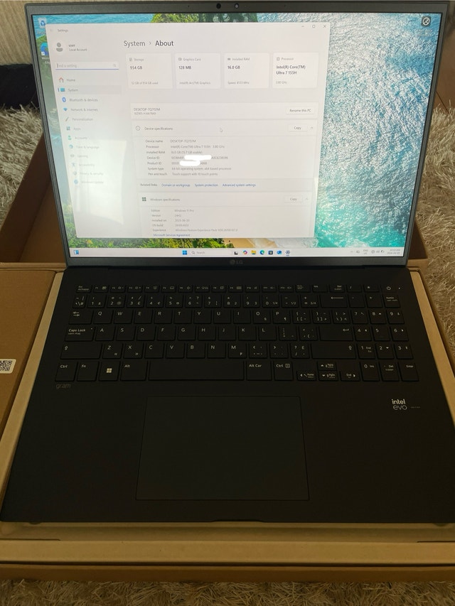 LG Gram 16” Laptop - Core Ultra 7, 16GB, 1TB, Touchscreen - photo 2