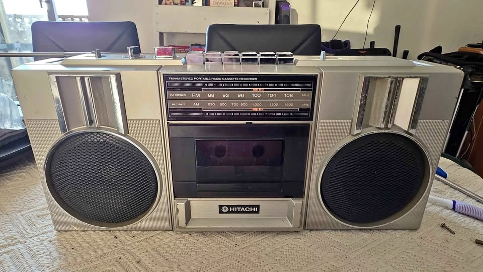 Hitachi Trk-6800HC Boombox Stereo