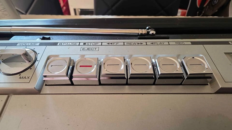 Hitachi Trk-6800HC Boombox Stereo - photo 2
