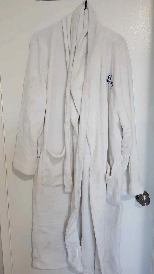 Men’s “Hubby” White Bathrobe – Plush & Clean