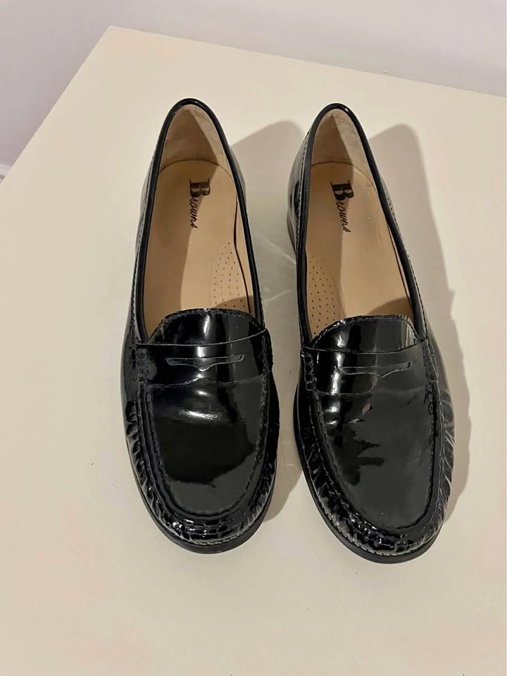 Browns Women's Black Patent Loafers Cushioned Insole Size 10