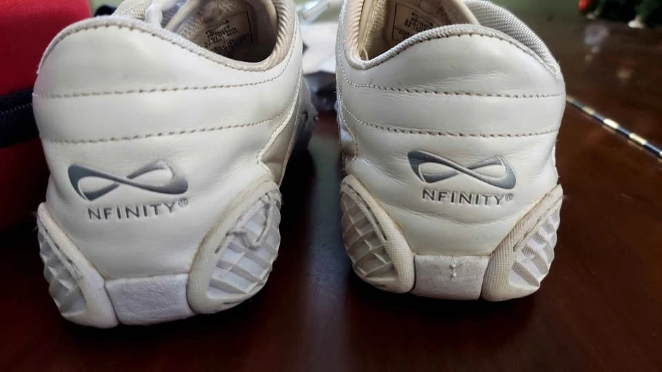 Cheerleader shoes and bows - photo 2
