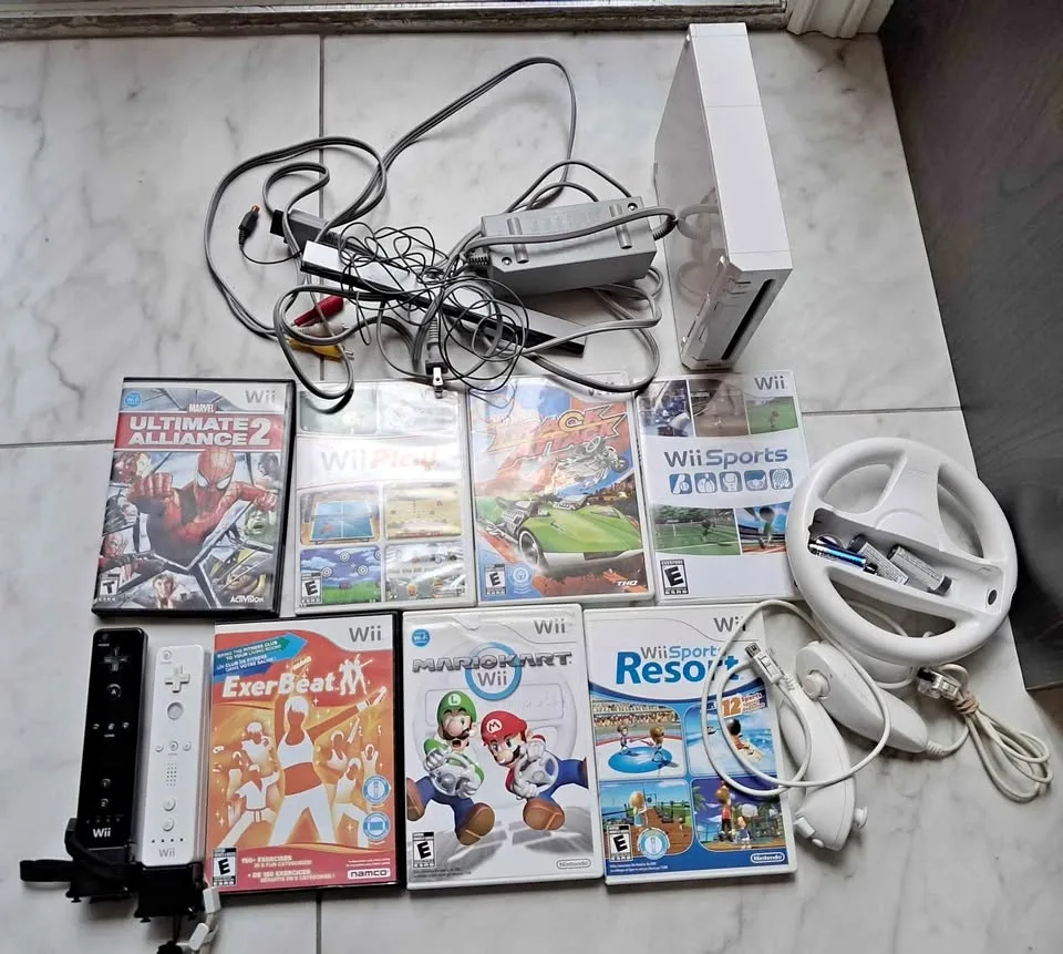 Wii with 7 games and 2 wii remotes and 2 nunchuks thumbnail