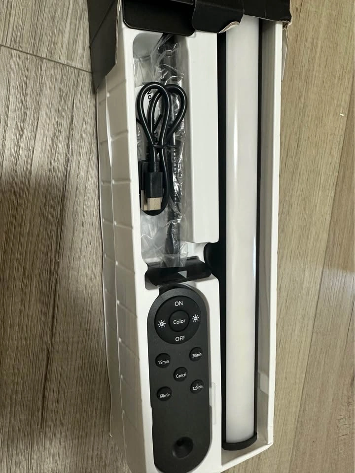 Pack of 2 Rechargeable LED Picture Lights - photo 2