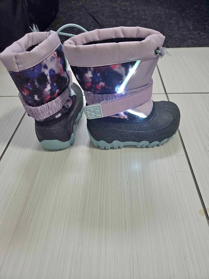 Toddler winter boots - light up