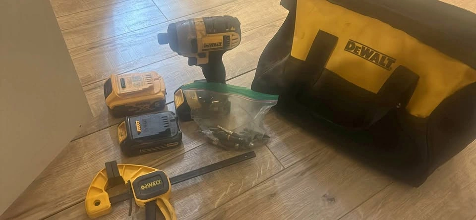 Dewalt Drill with 3 Batteries and Bag