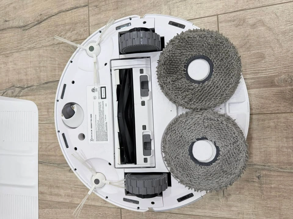 Ecovacs Deebot Omni Robot Vacuum & Mop Station - Like New - photo 2