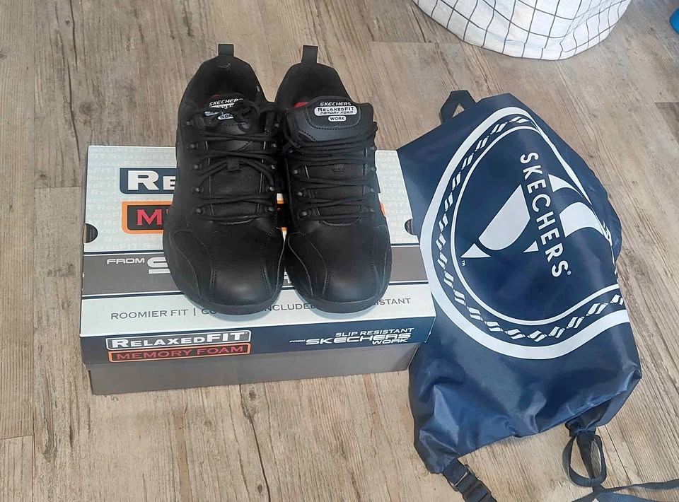 NEW Skechers Relaxed Fit Memory Foam Work Shoes – Size UK-7.5
