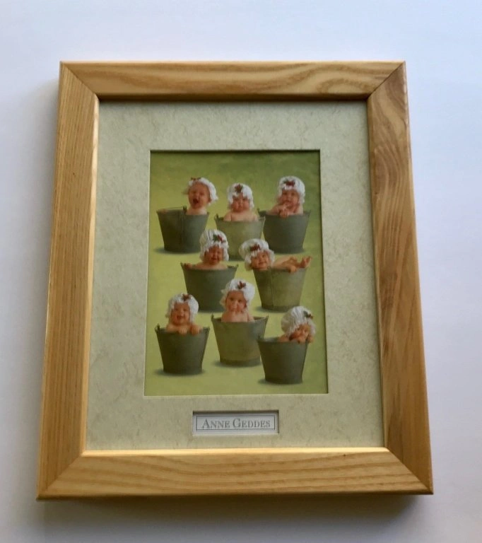 2 Anne Geddes Prints in Wood Frame - photo 5