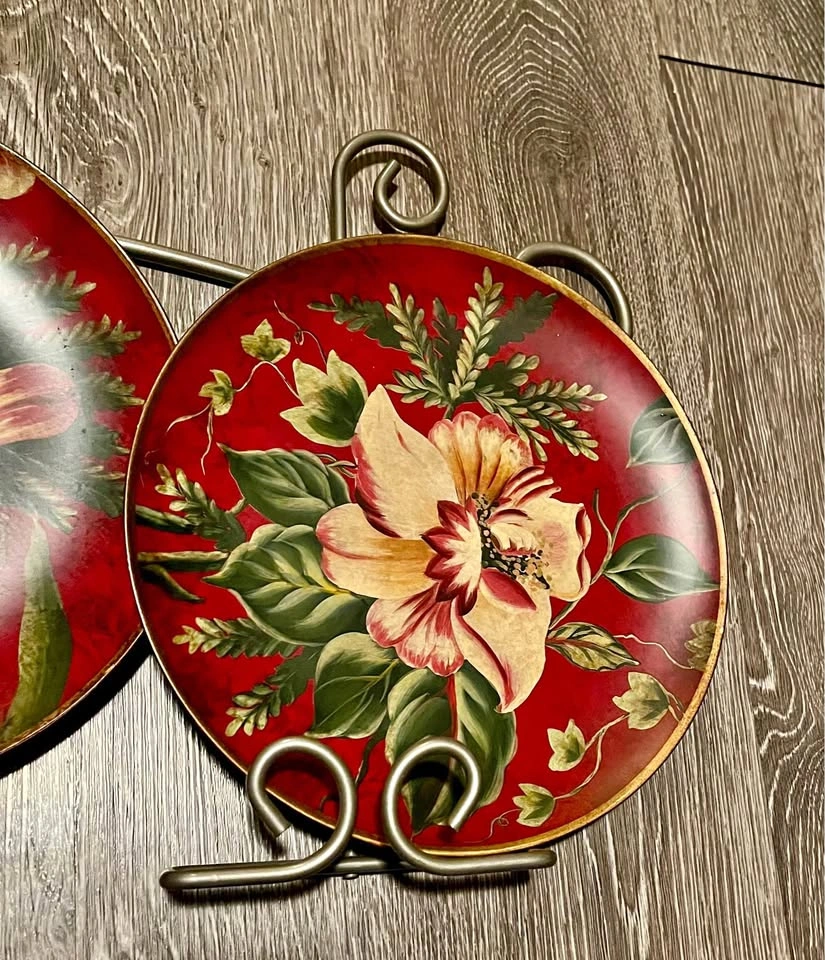 Set of 4 Casablanca plates with wall display holder