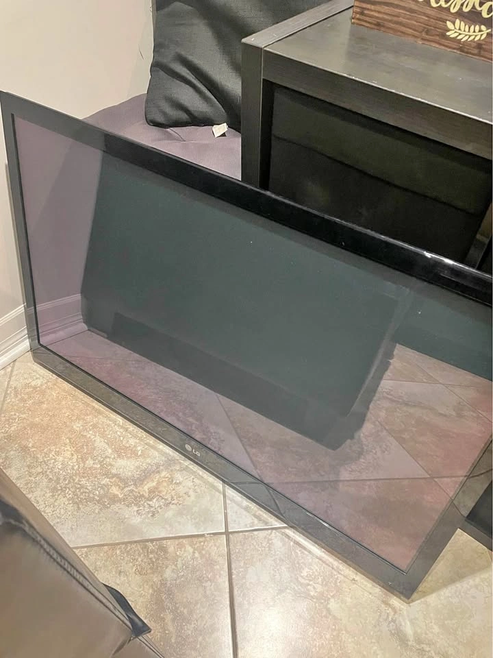 42 Inch LG Plasma TV with Wall Mount