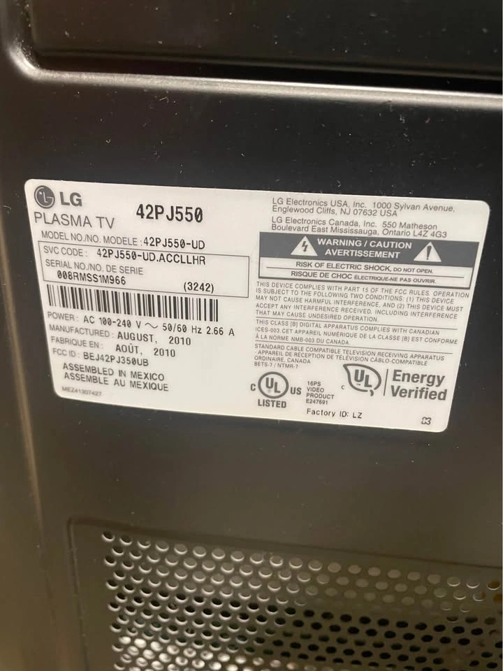 42 Inch LG Plasma TV with Wall Mount - photo 3