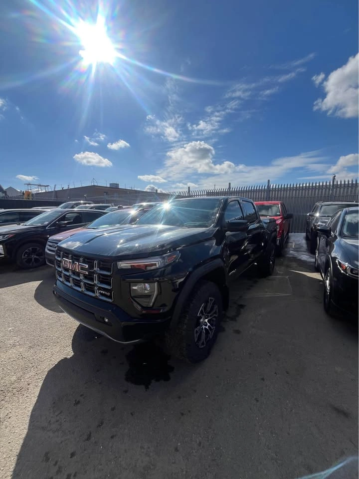2024 GMC Canyon 4WD AT4 - photo 2
