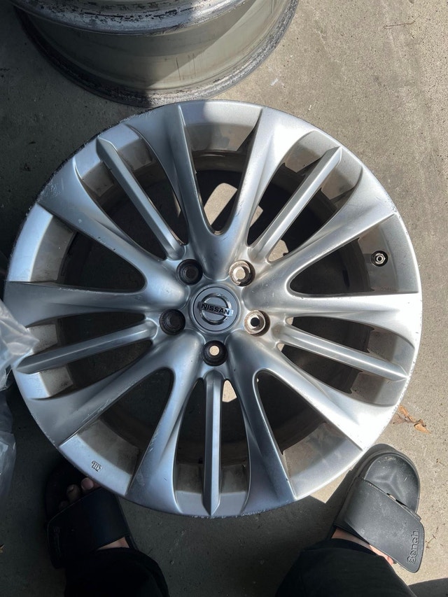 Nissan Rims 18 in