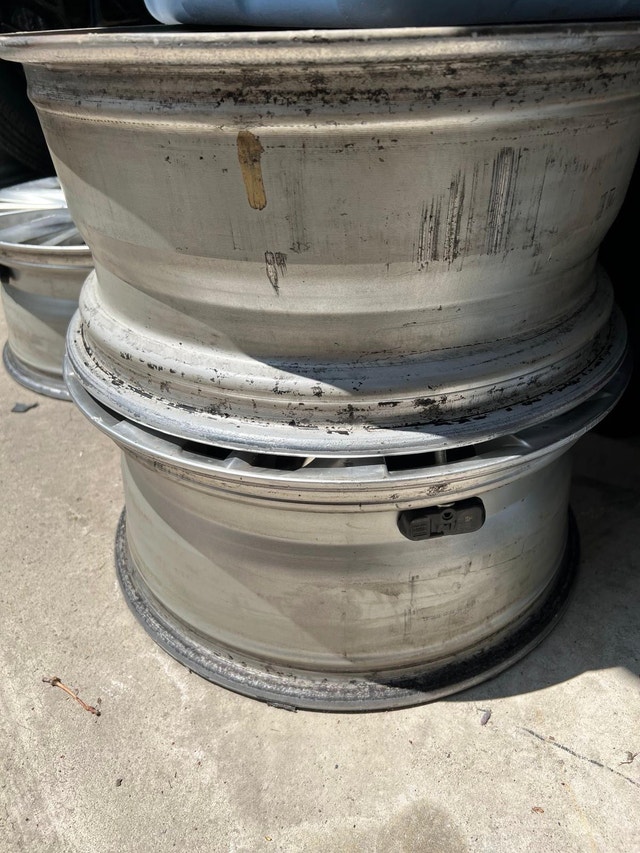 Nissan Rims 18 in - photo 3