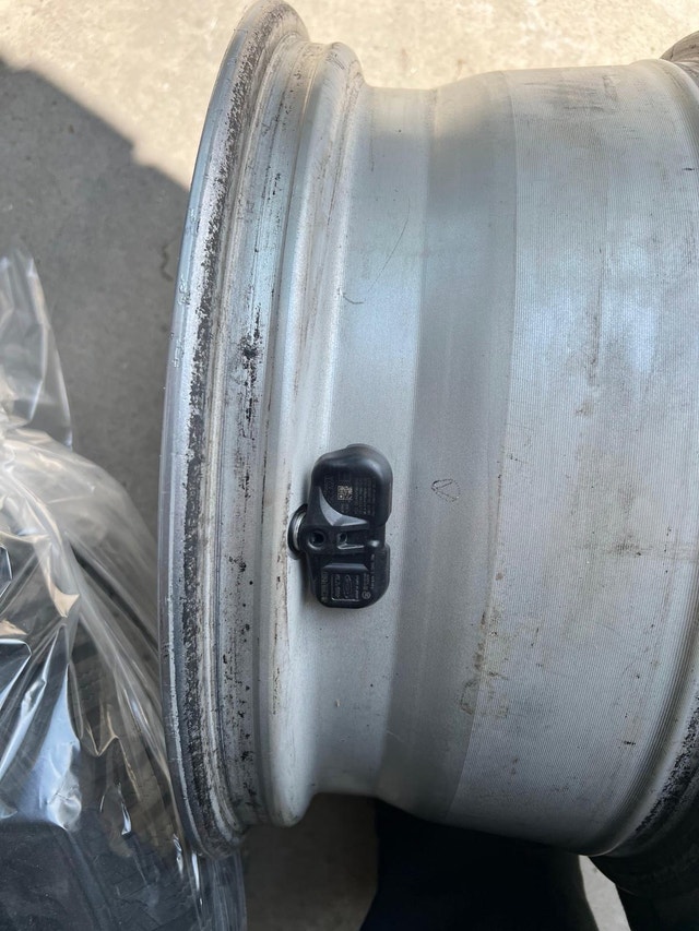 Nissan Rims 18 in - photo 5