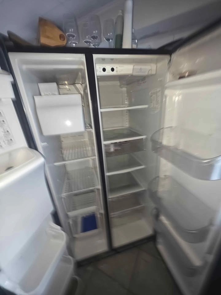 Frigidaire Stainless Steel Side-by-Side Fridge w/ Ice & Water - photo 4