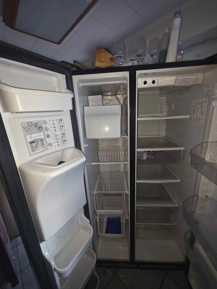 Frigidaire Stainless Steel Side-by-Side Fridge w/ Ice & Water - photo 5