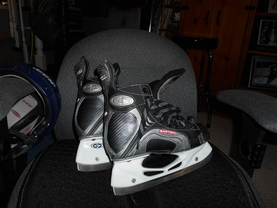 Easton Boys Skates