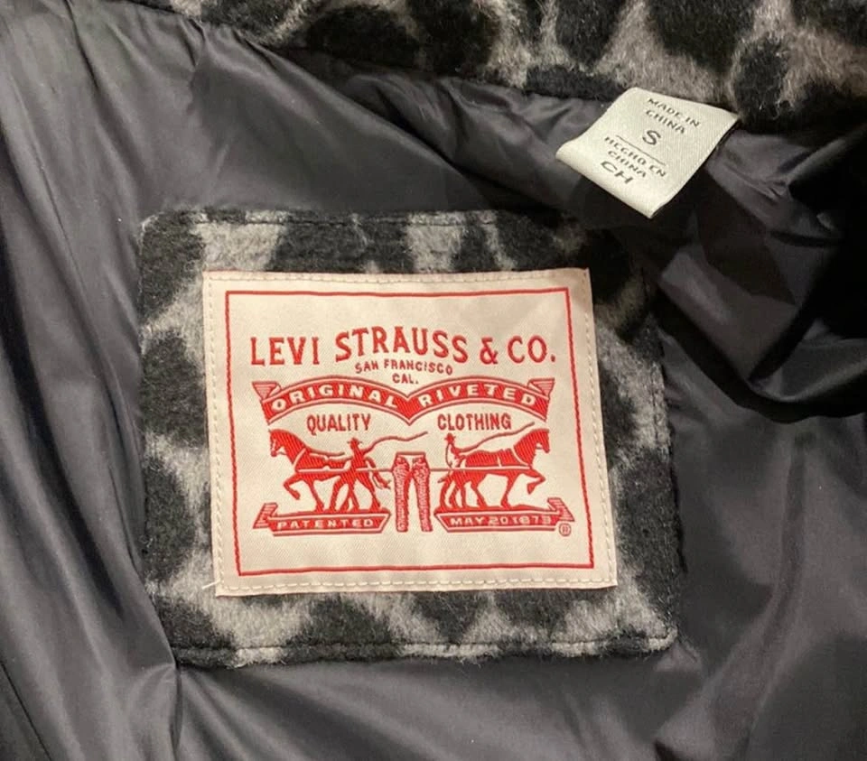 Levi’s leopard print puffer jacket - small - photo 3